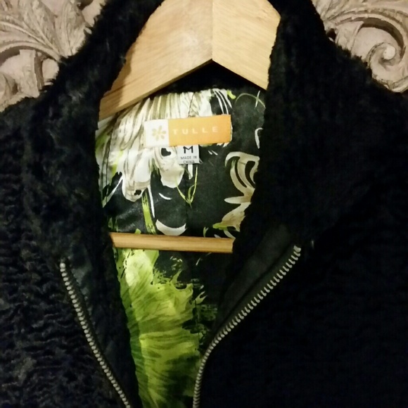 Tulle Black  Faux Fur Vest, Woman's Medium - Picture 3 of 4